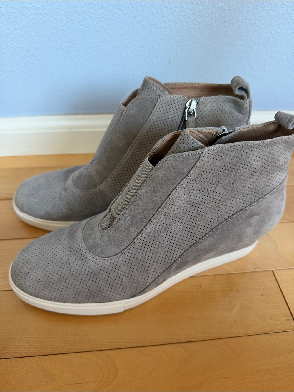 Linea Paolo grey suede Anna wedge booties size 9